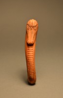 http://www.arturmoser.de/files/gimgs/th-30_strait serpent , 2018, Rehbockgeweih, 9 x 1,6 x 1,6 cm.jpg